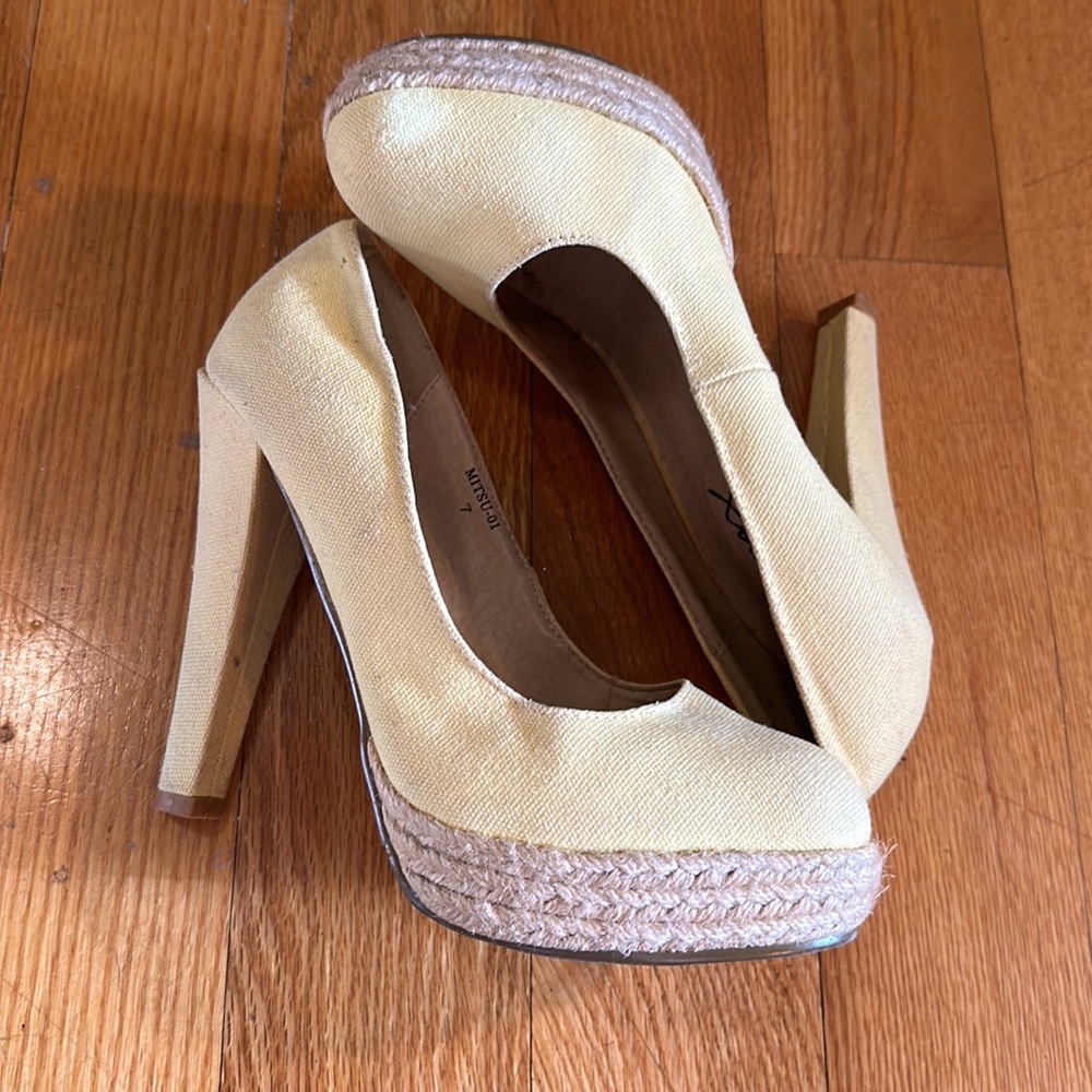 Yellow platform heels🌼☀️ - Picture 2 of 12